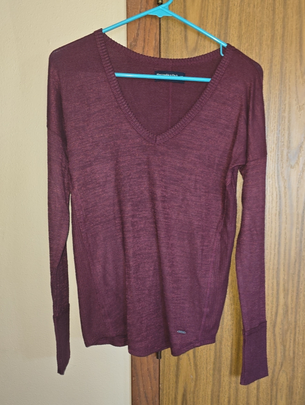 Abercrombie & Fitch Women's V-Neck Long Sleeve Top in Burgundy